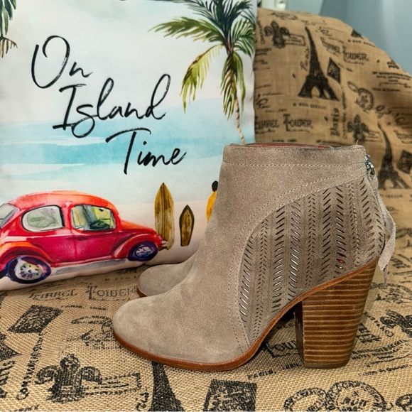 Coach Tan Leather Suede Booties Size 7 
Excellent Condition - Picture 1 of 11